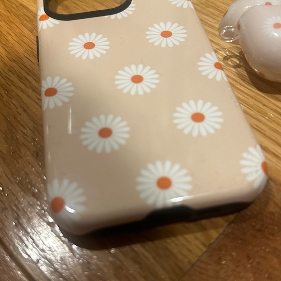 Floral matching phone and AirPods cases - Picture 5 of 5